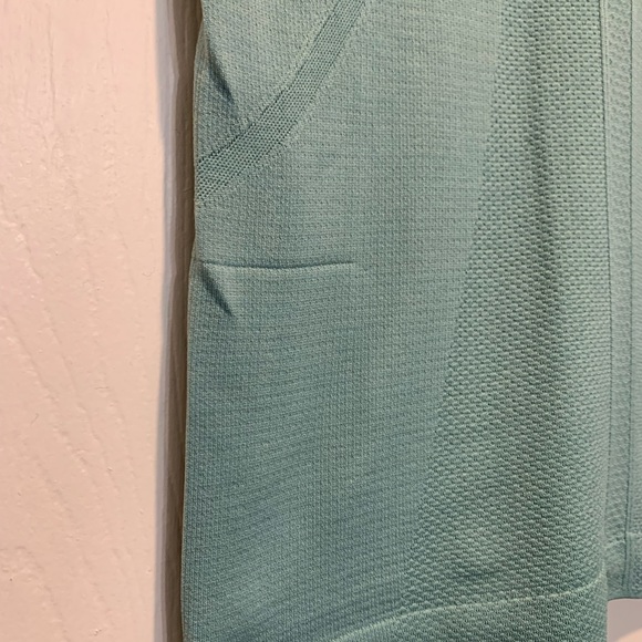 Seafoam Green Lululemon Running Top - Picture 6 of 6